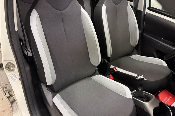 Hvid Toyota Aygo fra 2017