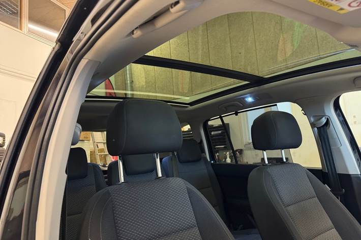 Sort VW Touran fra 2017