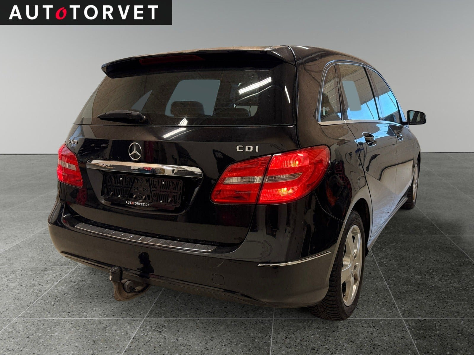Sort Mercedes B180 fra 2014