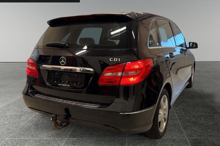 Sort Mercedes B180 fra 2014