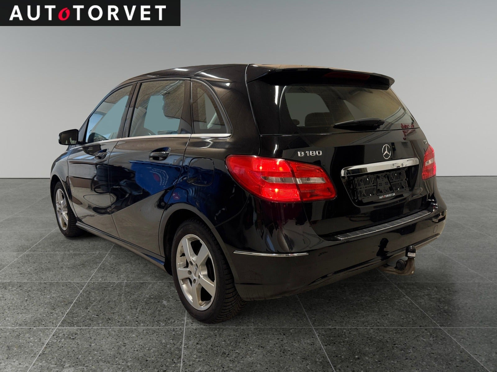 Sort Mercedes B180 fra 2014
