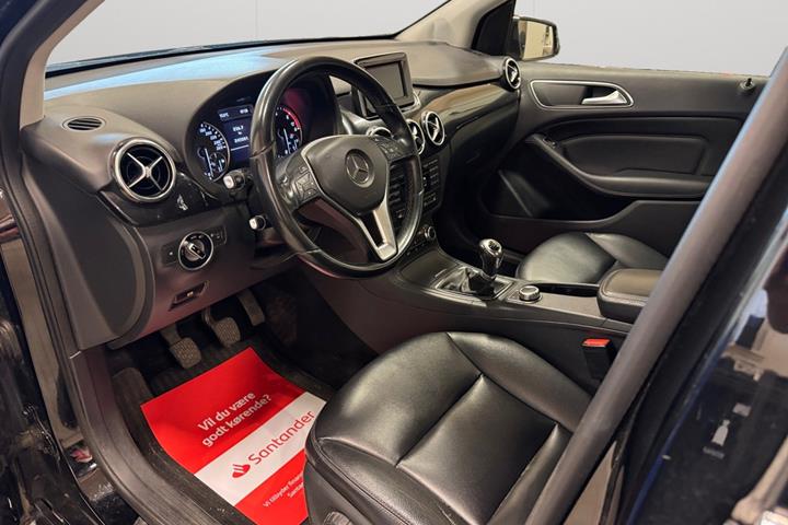 Sort Mercedes B180 fra 2014