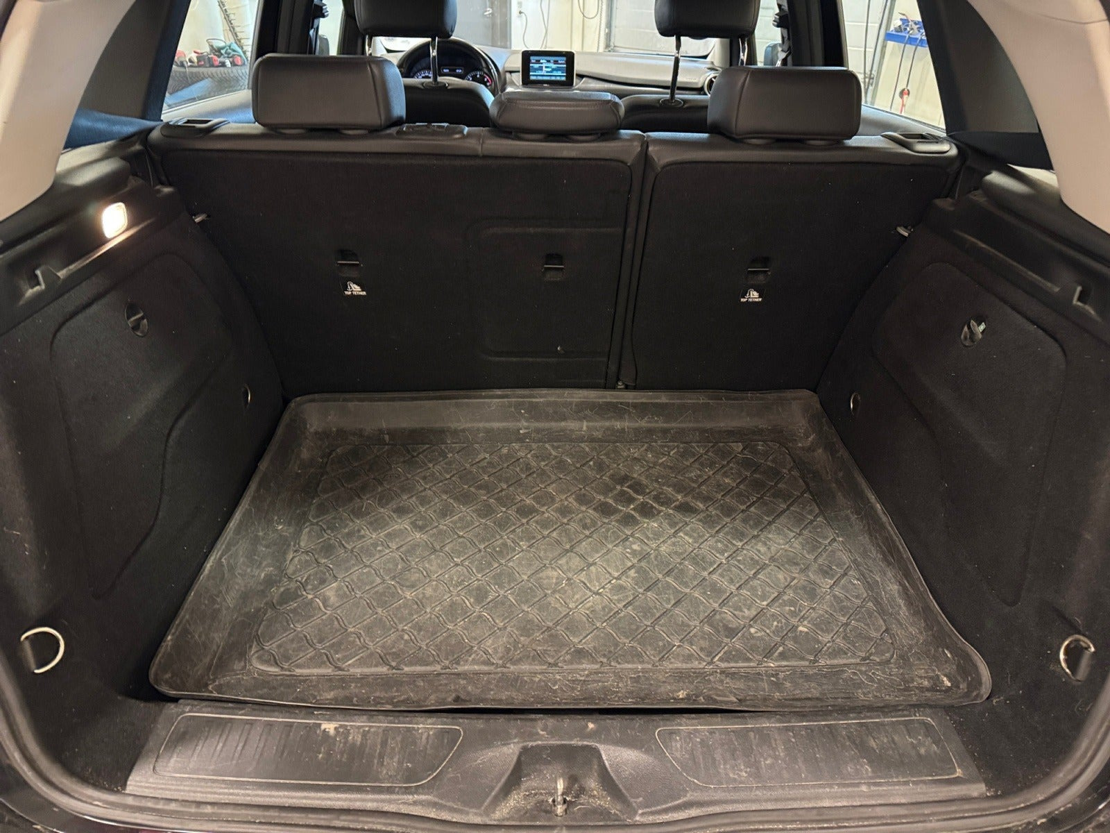 Sort Mercedes B180 fra 2014