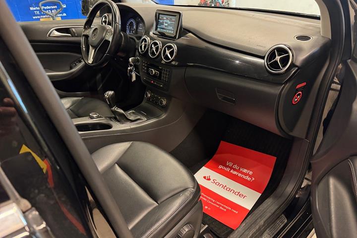 Sort Mercedes B180 fra 2014
