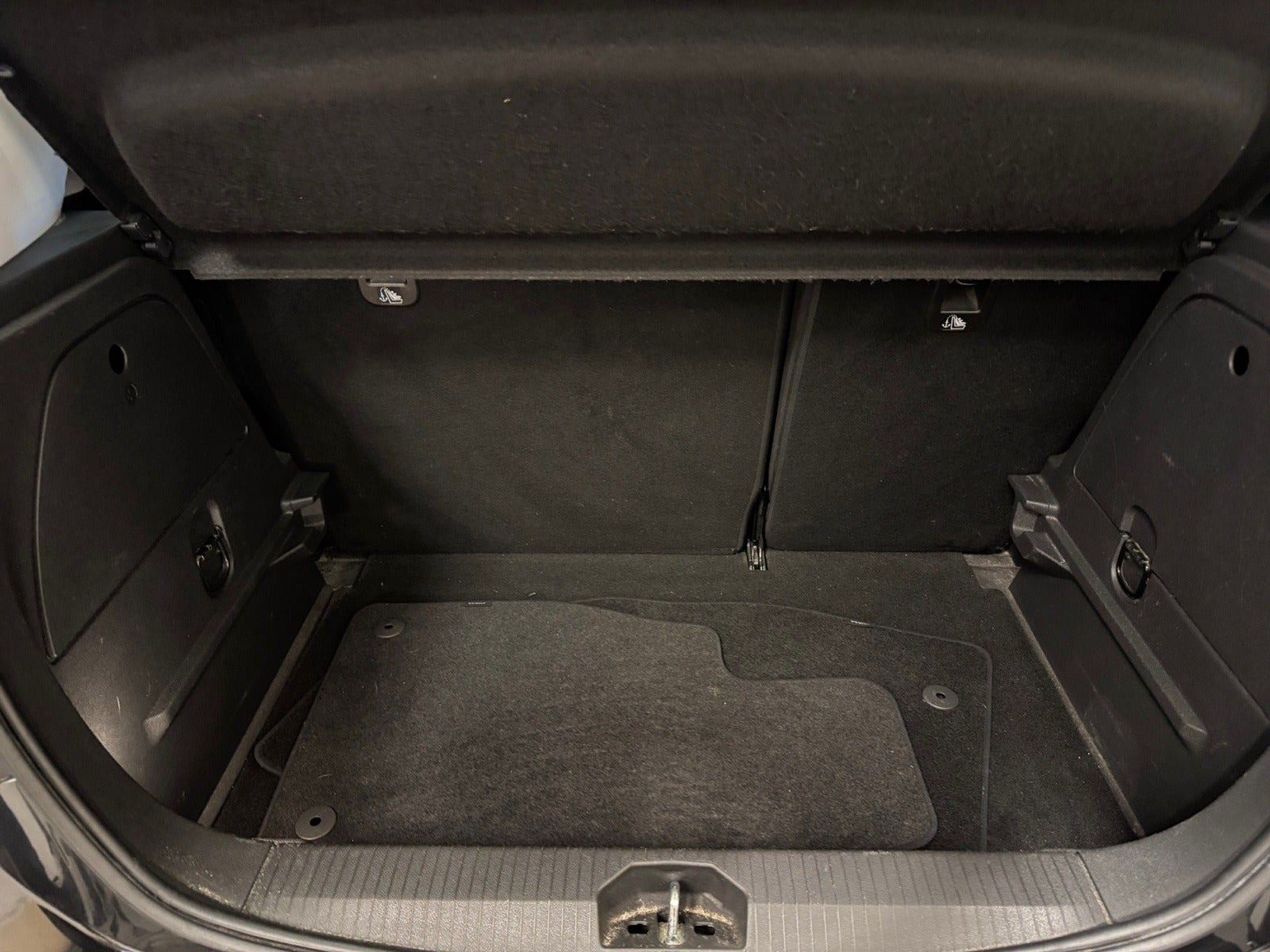 Sort Opel Corsa fra 2017