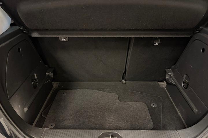 Sort Opel Corsa fra 2017