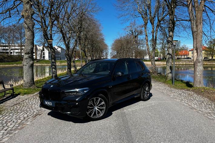 Grøn BMW X5 fra 2022