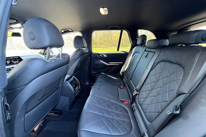 Grøn BMW X5 fra 2022