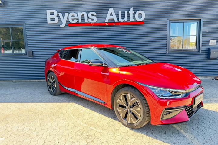 Rød Kia EV6 fra 2022 set udefra