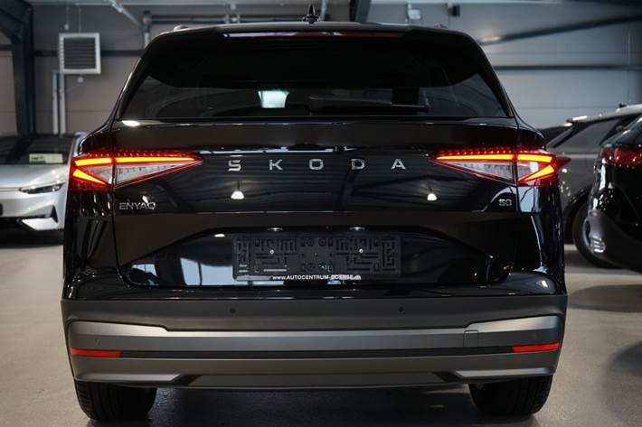 Sort Skoda Enyaq fra 2024