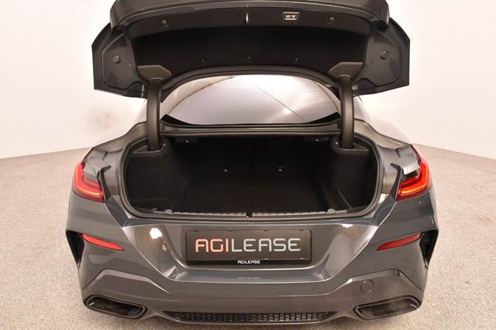 Grå BMW M850i fra 2020