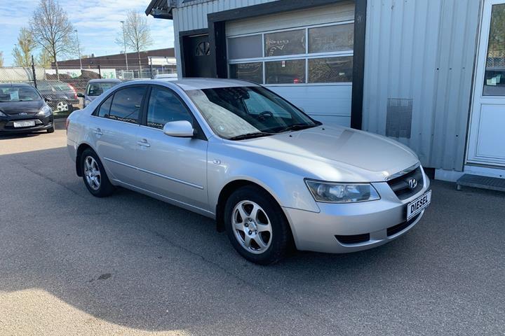 Sølv Hyundai Sonata fra 2007