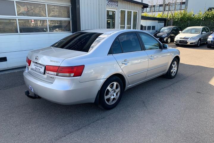 Sølv Hyundai Sonata fra 2007