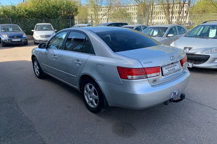 Sølv Hyundai Sonata fra 2007