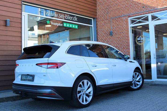 Hvid Skoda Enyaq fra 2022