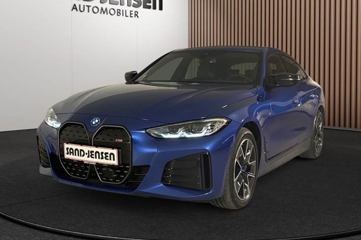Blå BMW i4 fra 2024
