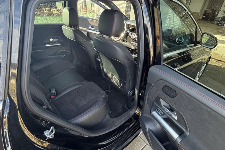 Sort Mercedes B200 d fra 2020