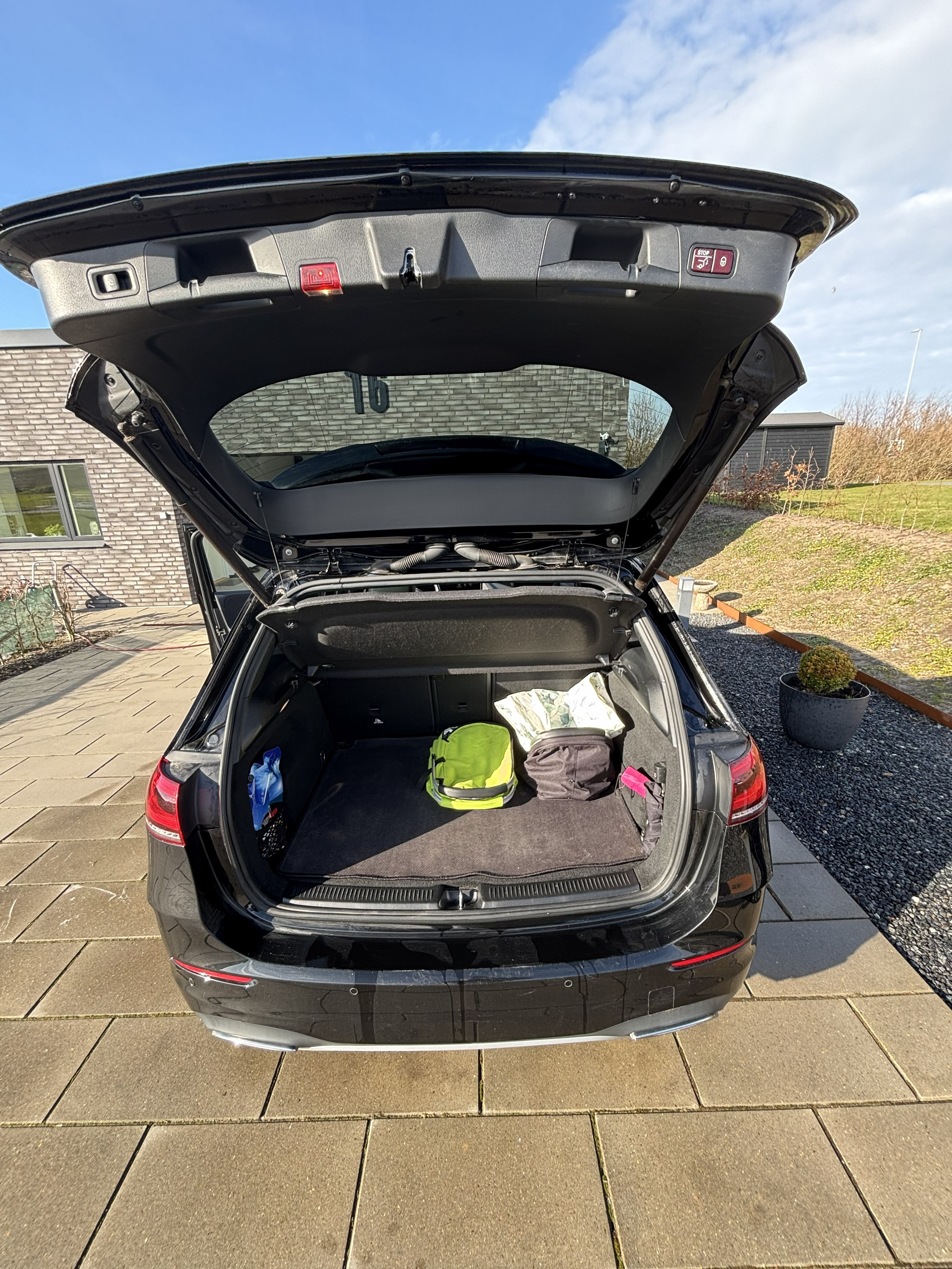 Sort Mercedes B200 d fra 2020