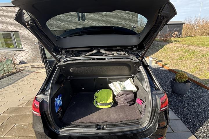 Sort Mercedes B200 d fra 2020