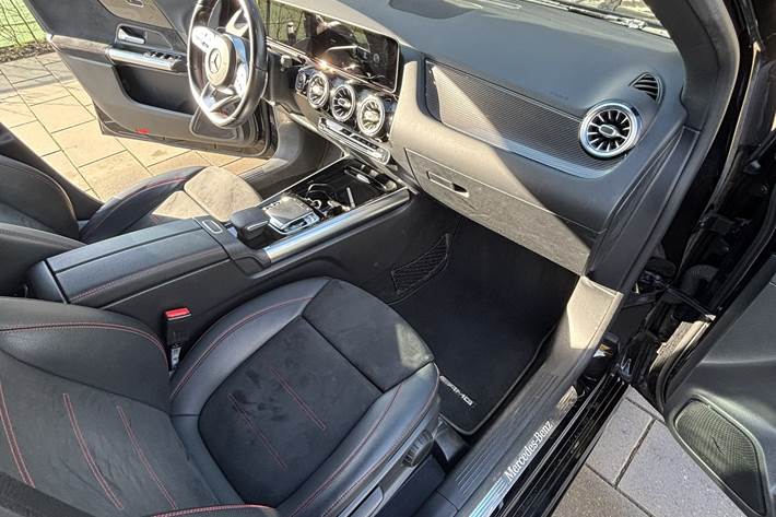 Sort Mercedes B200 d fra 2020