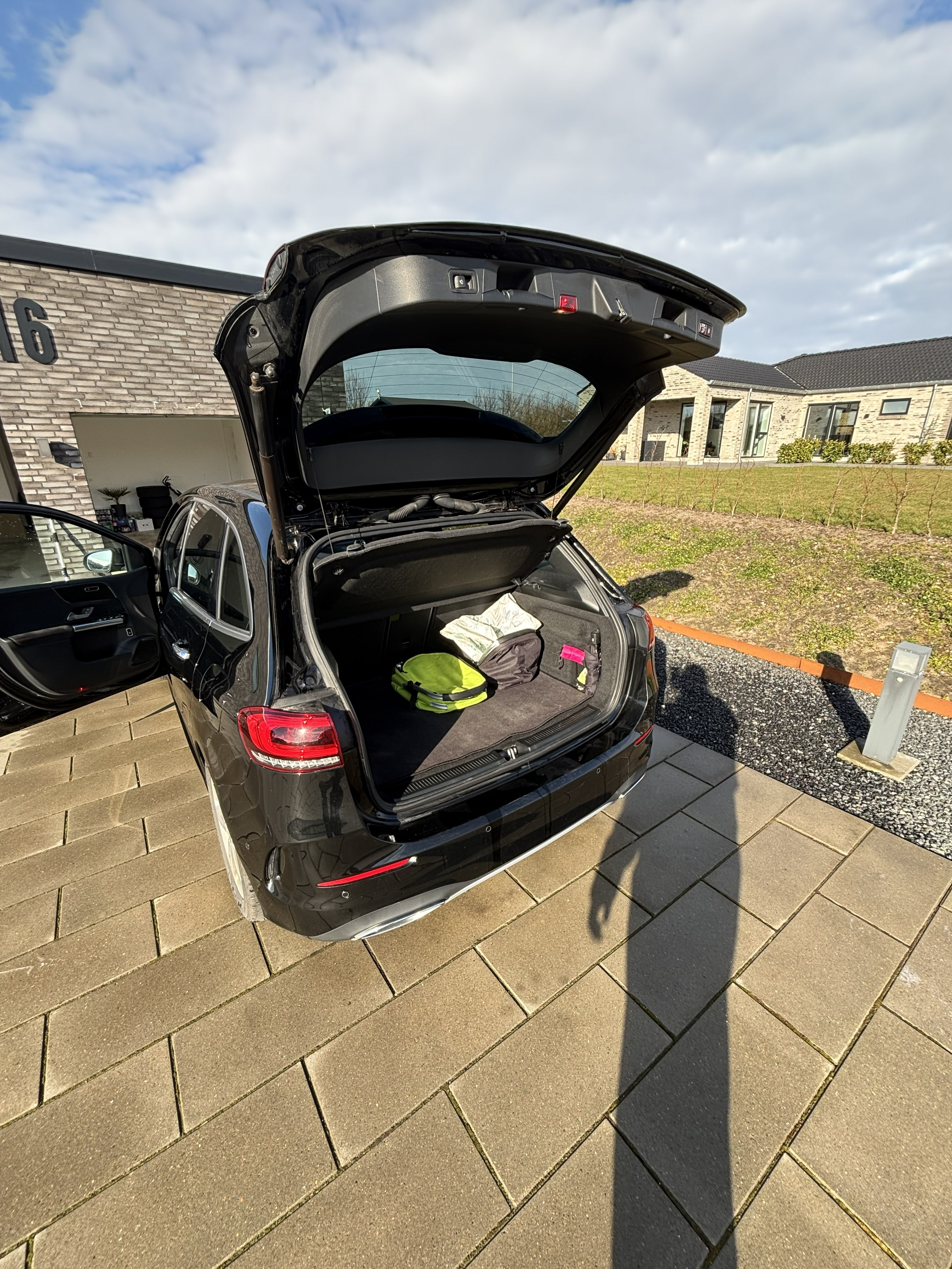 Sort Mercedes B200 d fra 2020