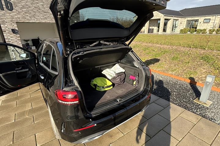 Sort Mercedes B200 d fra 2020