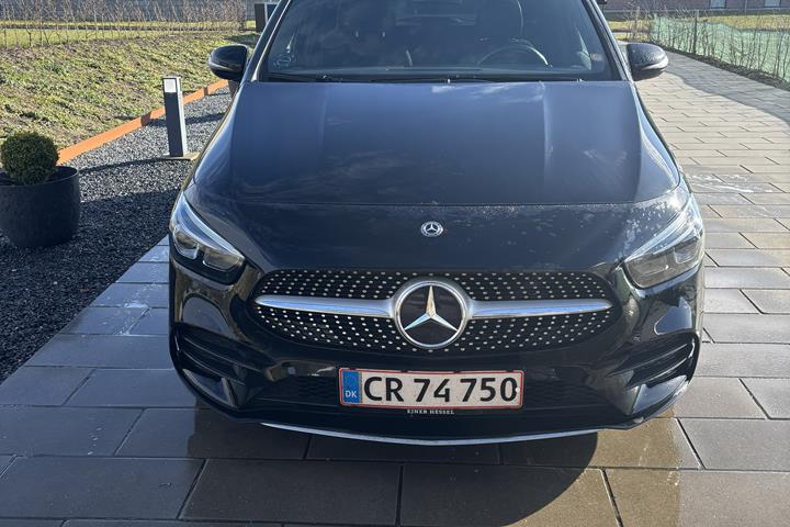 Sort Mercedes B200 d fra 2020