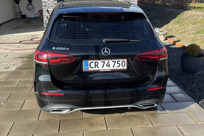 Sort Mercedes B200 d fra 2020