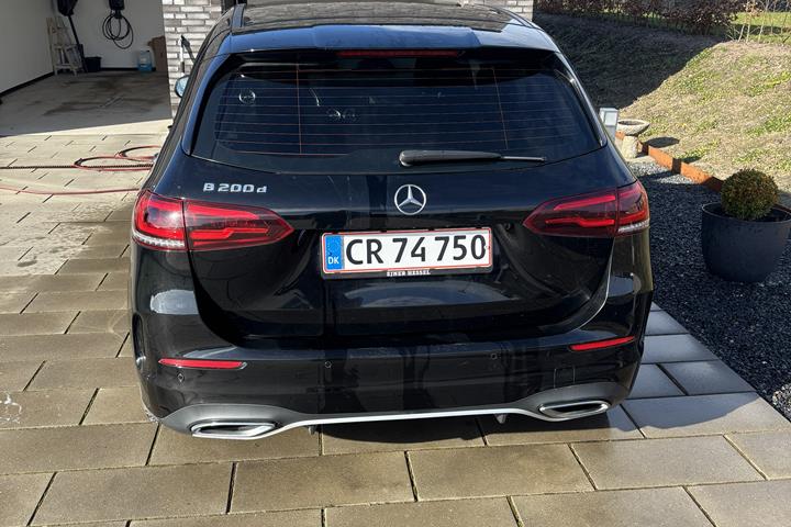 Sort Mercedes B200 d fra 2020