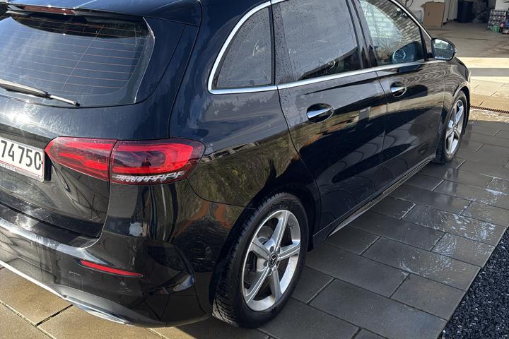 Sort Mercedes B200 d fra 2020