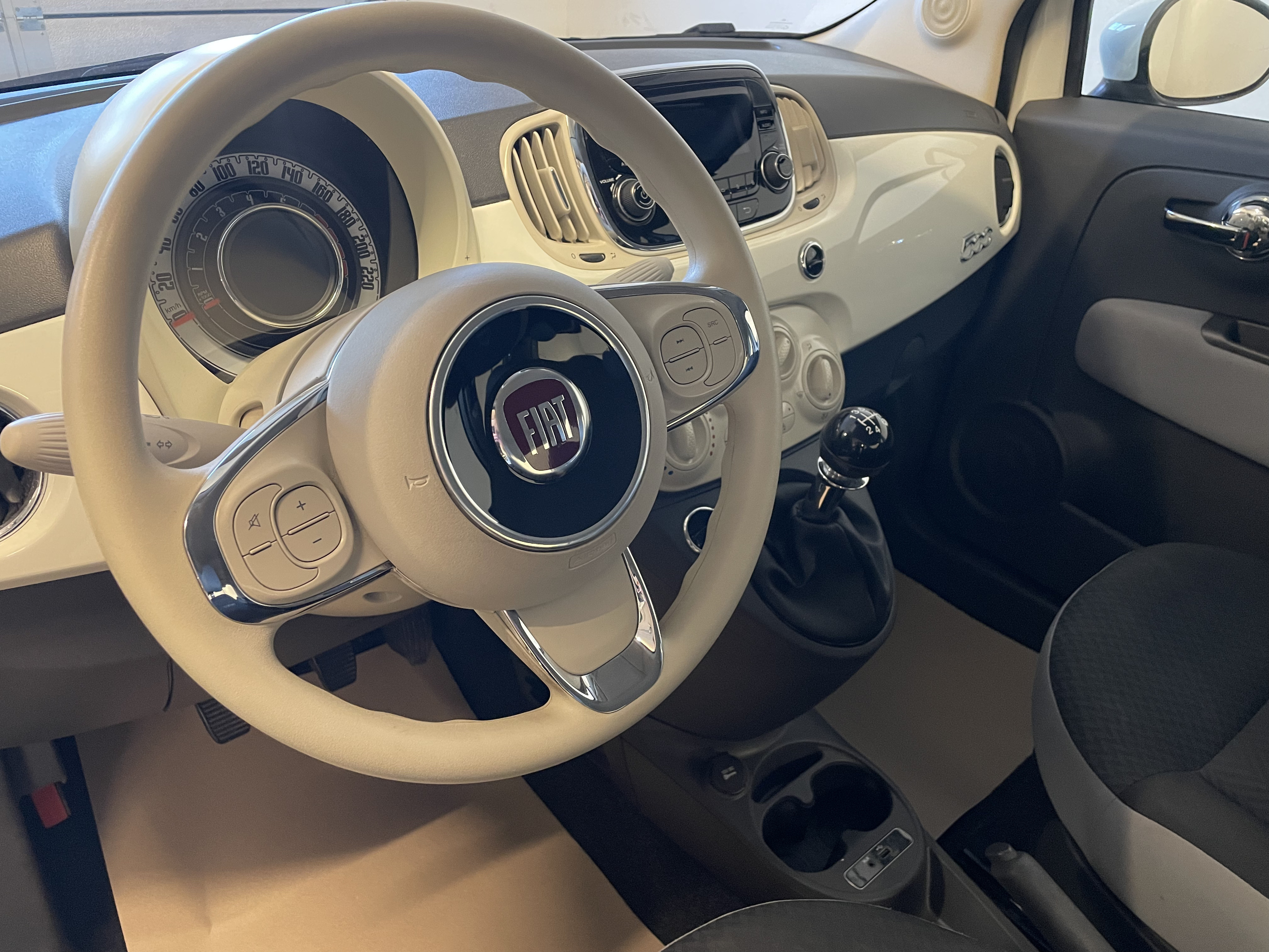 Hvid Fiat 500 fra 2016