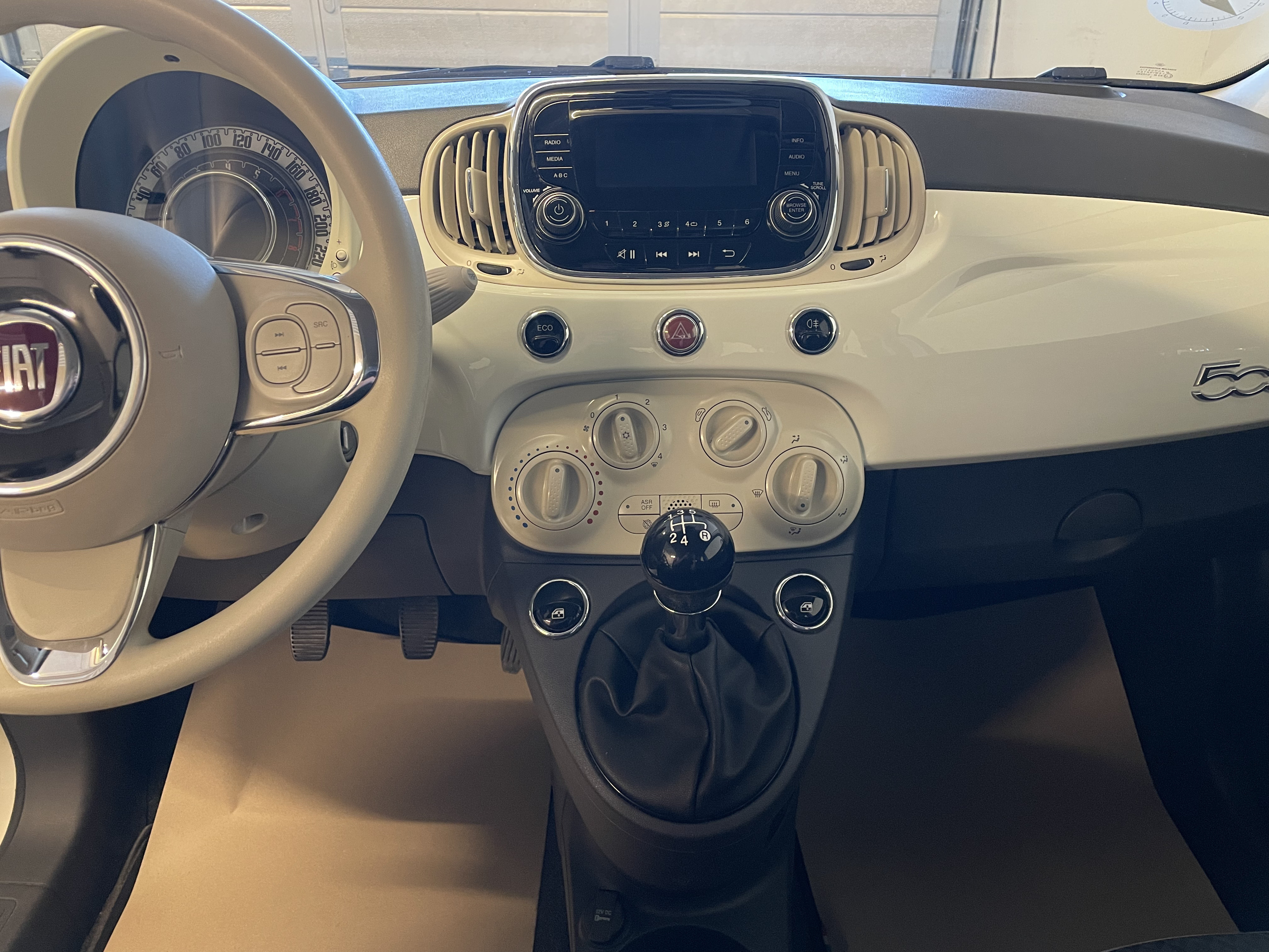 Hvid Fiat 500 fra 2016
