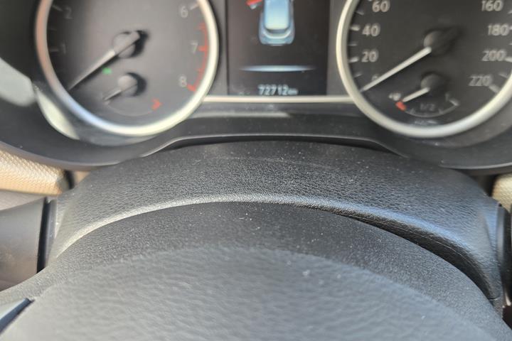 Grå Nissan Micra fra 2017