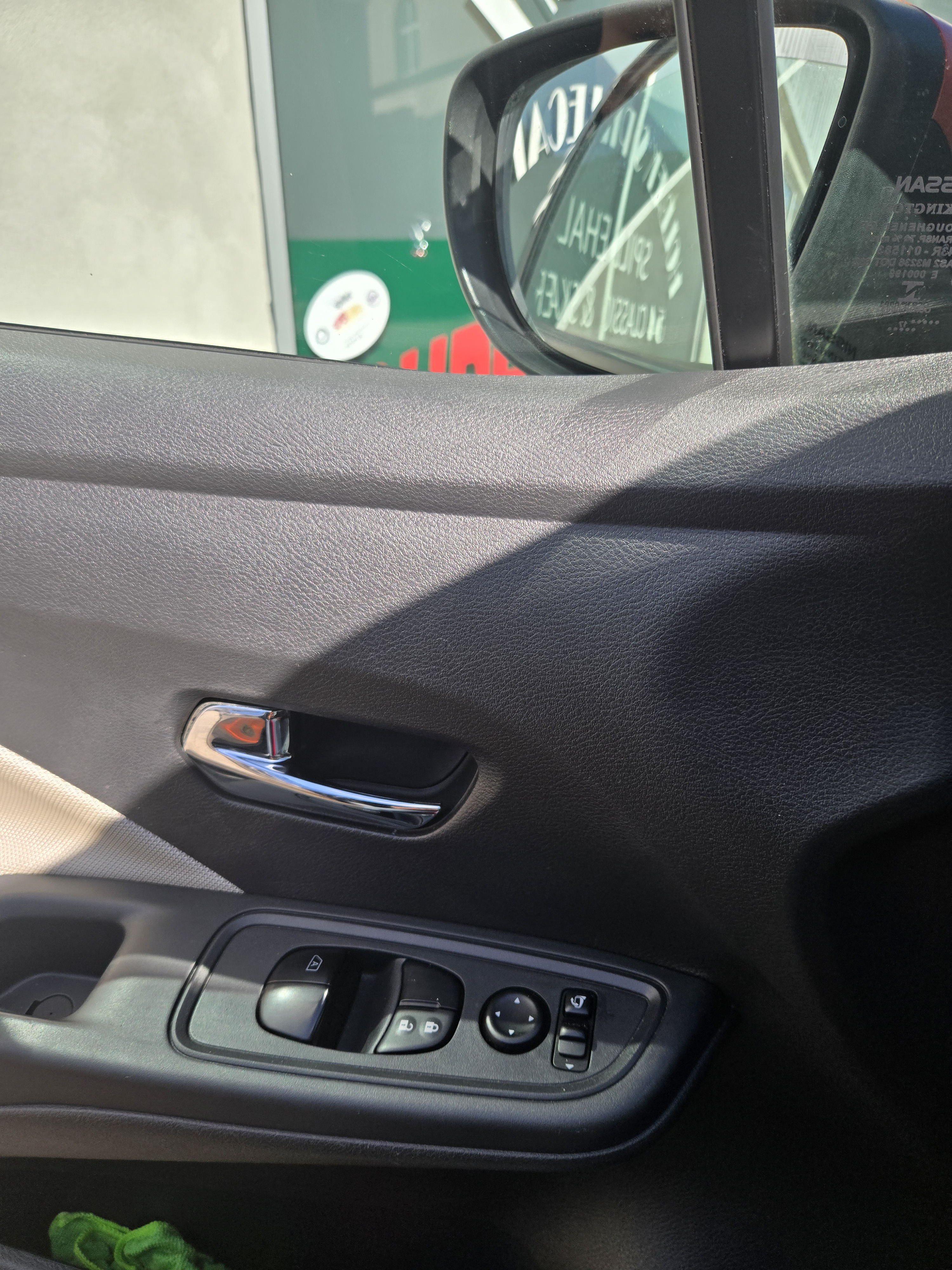 Grå Nissan Micra fra 2017
