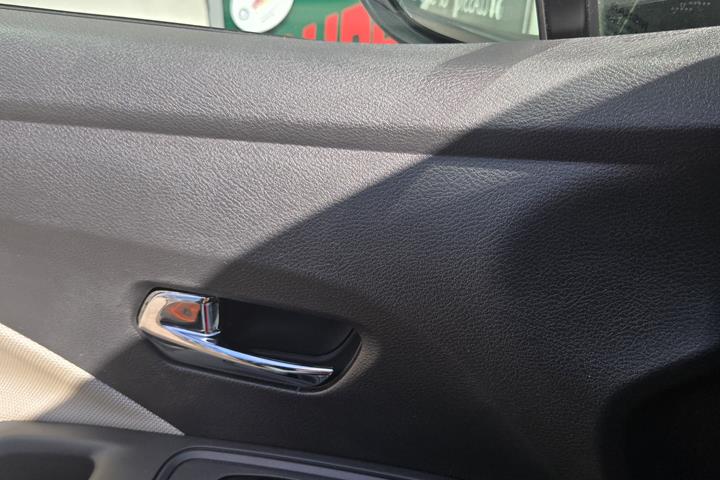 Grå Nissan Micra fra 2017