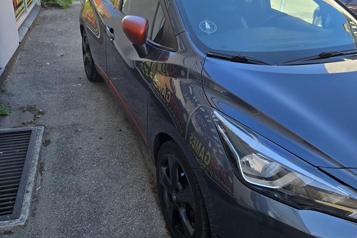 Grå Nissan Micra fra 2017