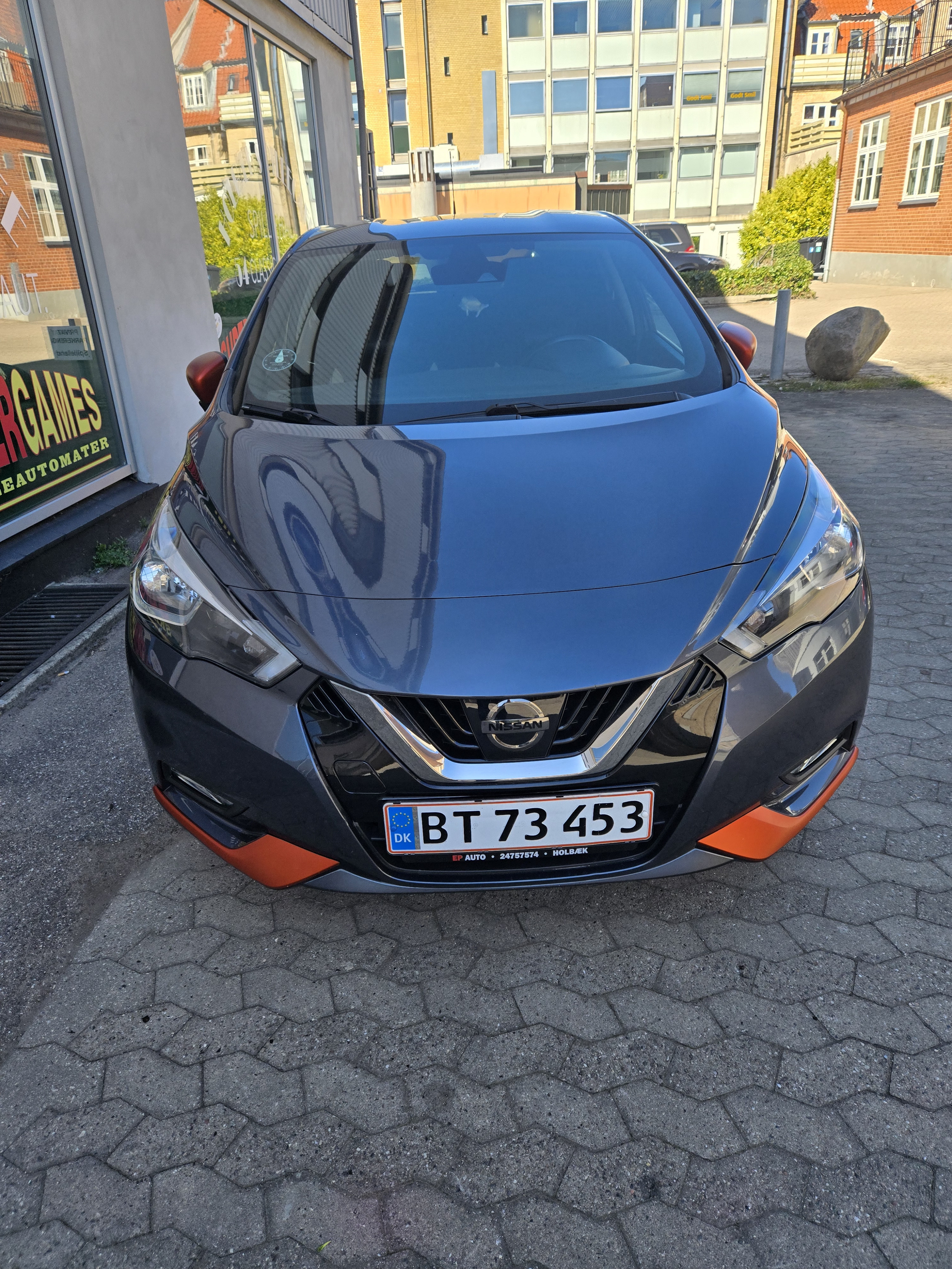 Grå Nissan Micra fra 2017