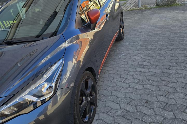 Grå Nissan Micra fra 2017