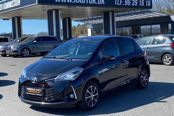 Sort Toyota Yaris fra 2020