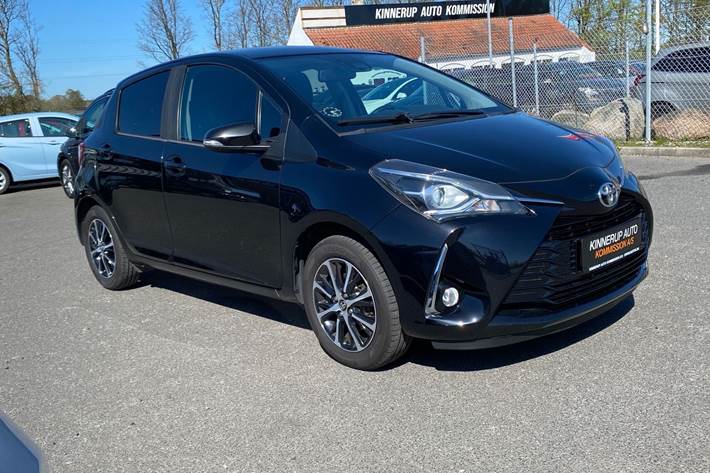 Sort Toyota Yaris fra 2020
