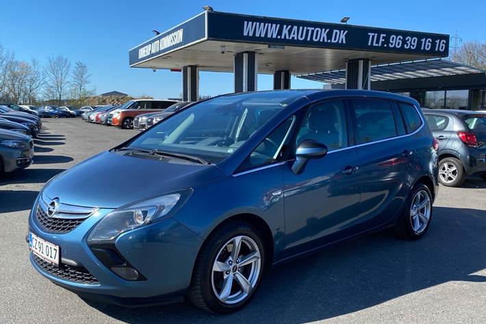 Blå Opel Zafira fra 2016