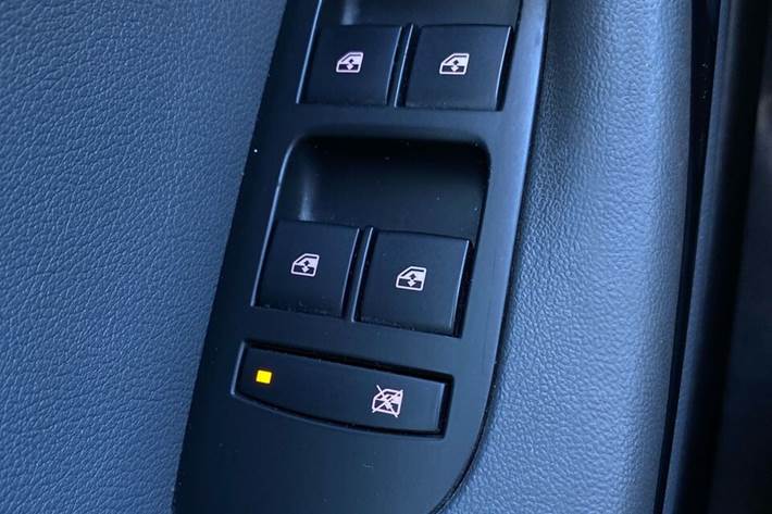 Blå Opel Zafira fra 2016
