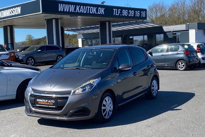 Grå Peugeot 208 fra 2018