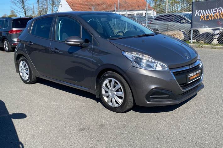 Grå Peugeot 208 fra 2018