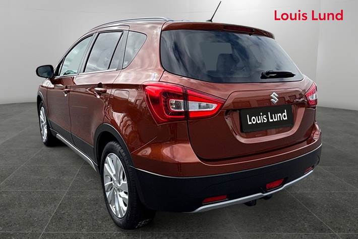 Brun Suzuki S-Cross fra 2016