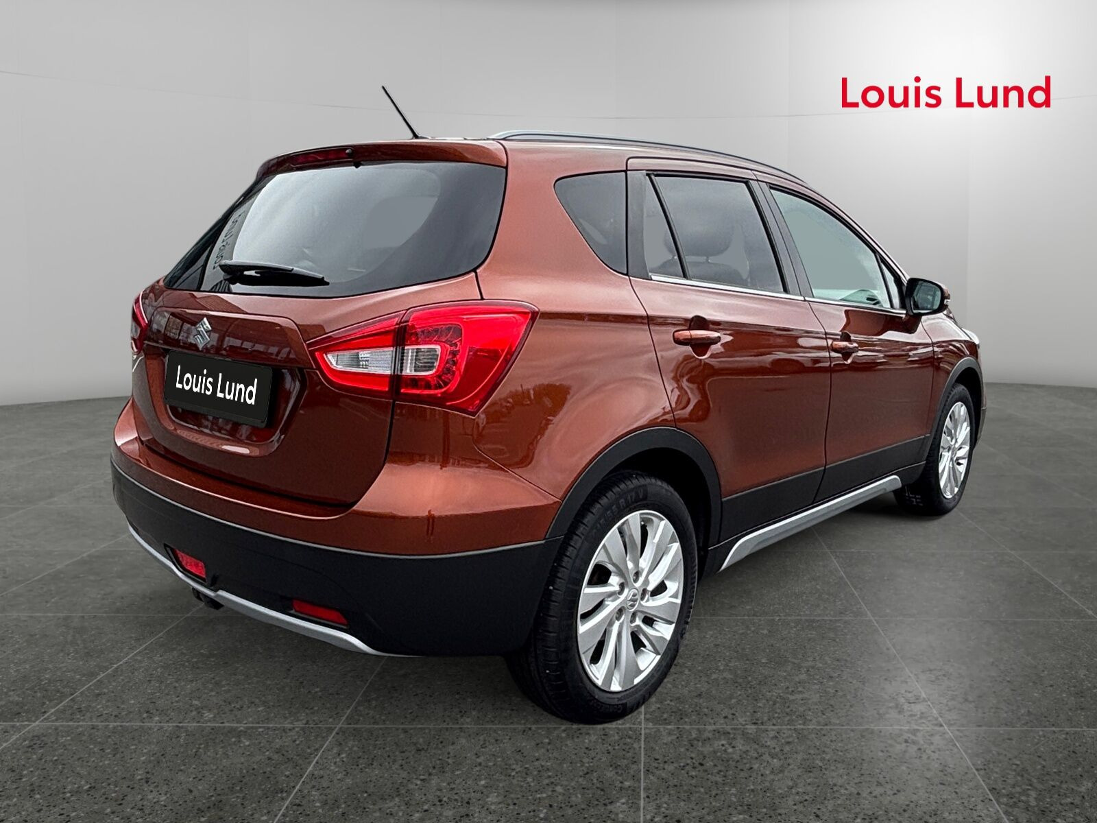 Brun Suzuki S-Cross fra 2016