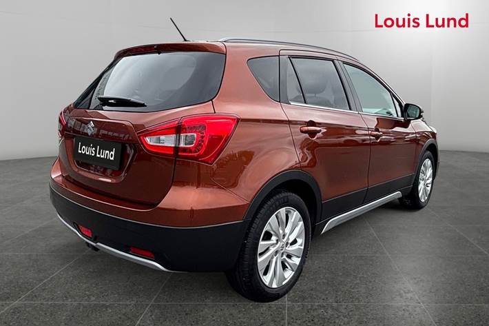 Brun Suzuki S-Cross fra 2016