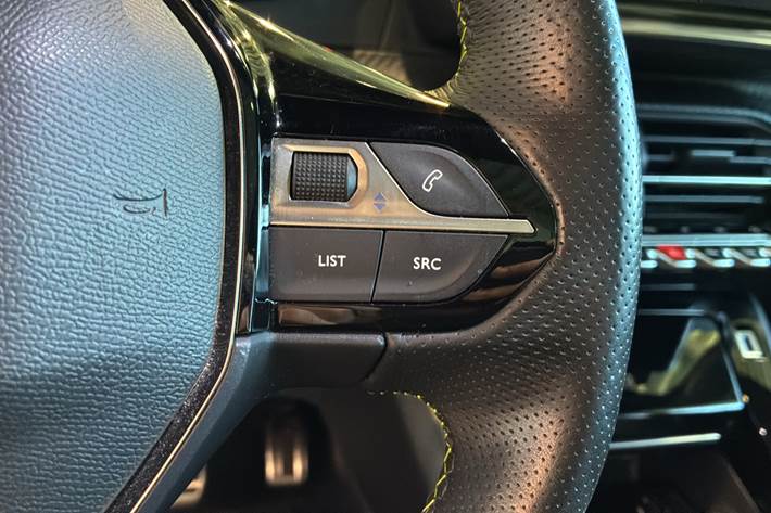 Sort Peugeot e-208 fra 2021