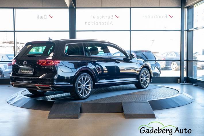 Sort VW Passat fra 2020