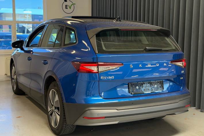Blå Skoda Enyaq fra 2022